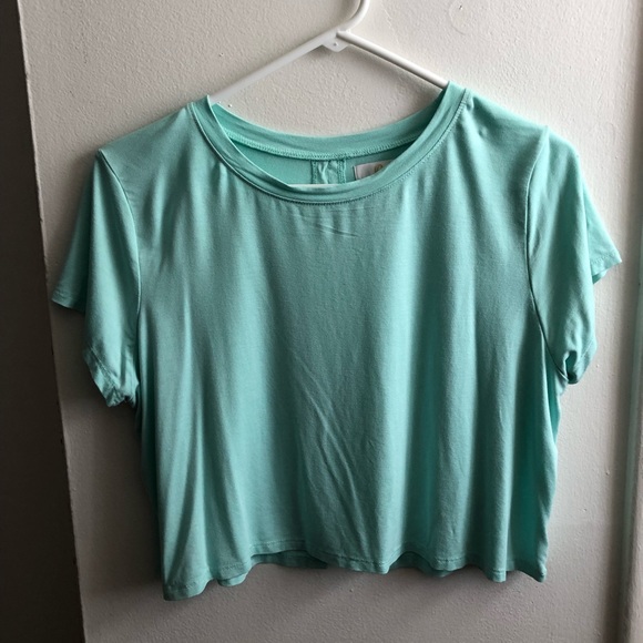 Mint green crop top - Picture 2 of 3